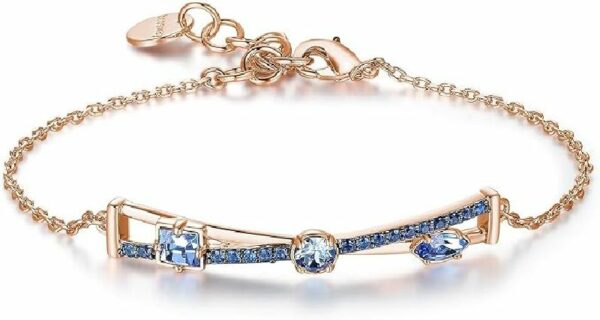 Bracciale in ottone rodiato e galvanica oro rosa con zirconi blu e cristalli Swarovski light sapphire.