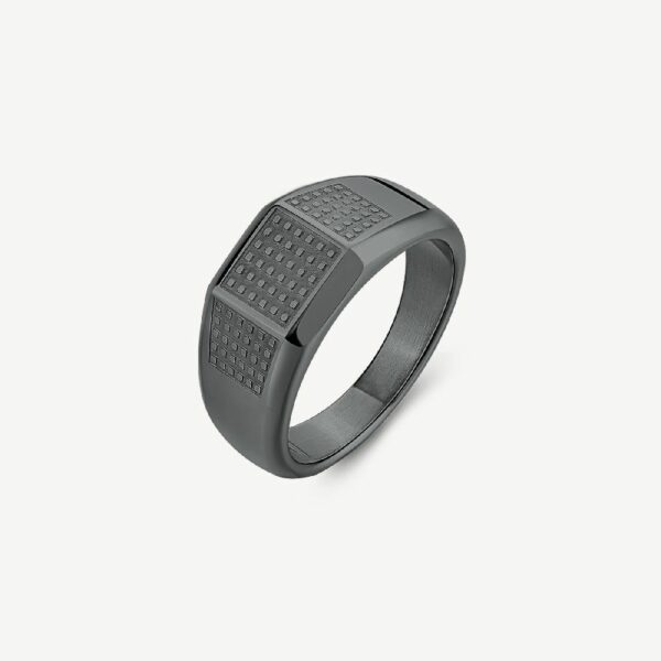 Anello sigillo in acciaio 316L lucido e sabbiato con finitura pvd colore rutenio.