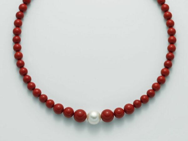 Collana di corallo con perle