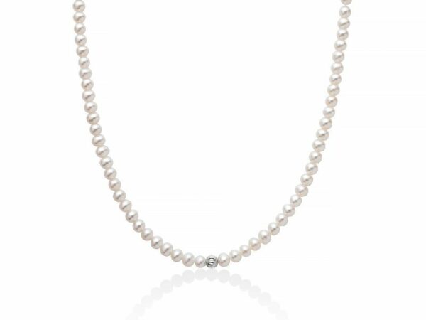 Collana di perle Oriente con sfera centrale in oro bianco intagliata