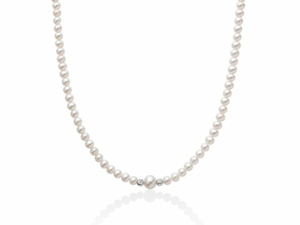 Collana di perle Oriente con due sfere in oro bianco intagliate