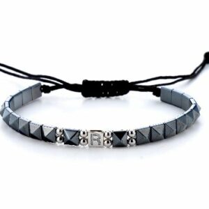 bracciale in oro bianco con lettera centrale personalizzata