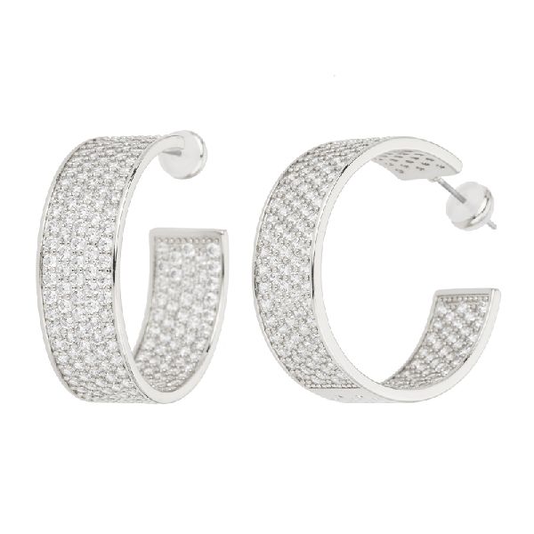 Orecchini creola a fascia larga in metallo dorato con pavè di zirconi clear