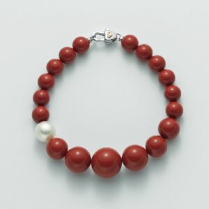 Bracciale con corallo rosso di diverse dimensioni
