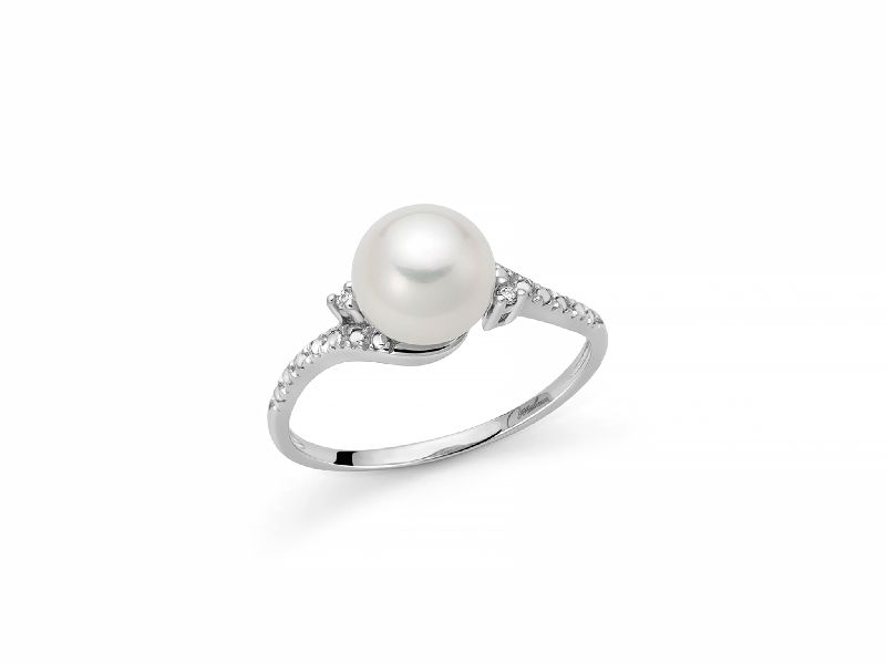 Anello con perle e diamanti