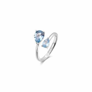 Anello in argento rodiato 925&permil; con pear cubic zirconia colore light sapphire.