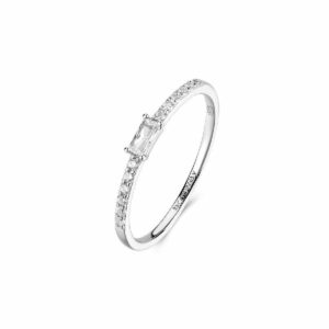 Anello in argento rodiato 925&permil; con cubic zirconia.