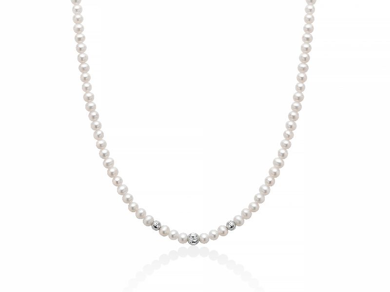 Collana di perle Oriente con tre sfere in oro bianco intagliate
