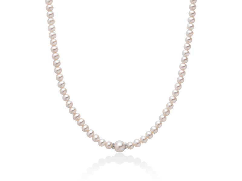 Collana di perle e fantasia