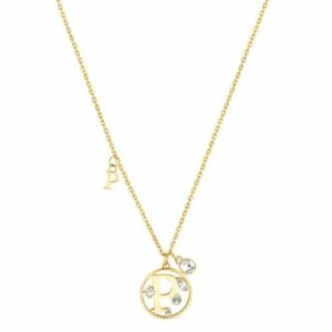 Collana da donna realizzata in acciaio anallergico dorato. Pendente tondo con lettera P impreziosita da cristalli bianchi.
Ha lunghezza di 42 cm; chiusura a moschettone.