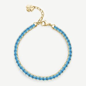 Bracciale tennis in acciaio 304 e finitura color oro con cubic zirconia quadrati spinel blue e pendente chiusura a forma di quadrifoglio.