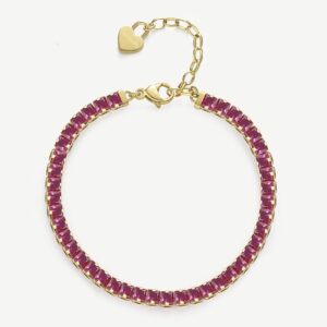 Bracciale tennis in acciaio 304 e finitura color oro con cubic zirconia quadrati ruby e pendente chiusura a forma di cuore.
