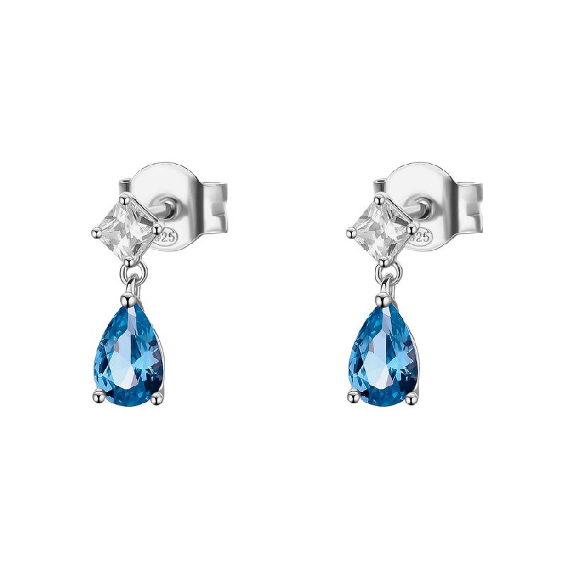 Orecchini pendenti in argento rodiato 925‰ con square cubic zirconia e pear cubic zirconia colore sapphire.