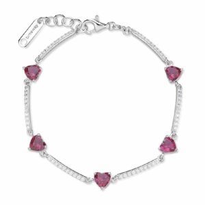Bracciale semirigido in argento rodiato 925&permil; con cubic zirconia chiari e cubic zirconia colore ruby a forma cuore.