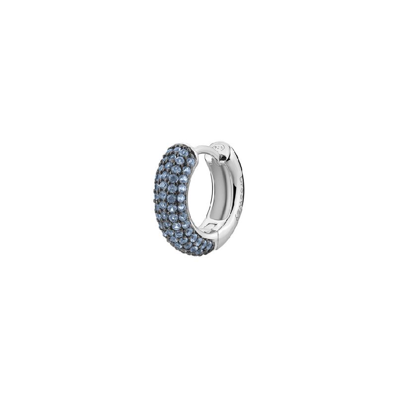 Orecchino singolo a cerchio in argento rodiato 925‰ con galvanica colore rutenio e cubic zirconia colore light sapphire.