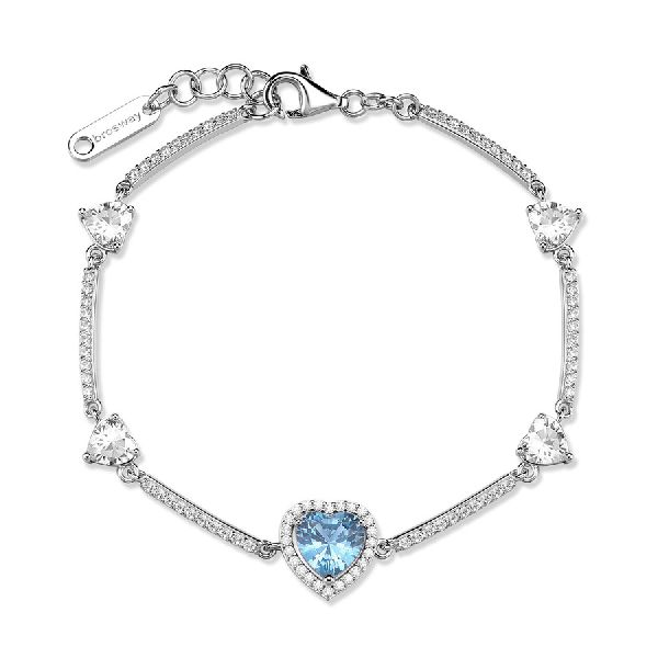 Bracciale semirigido in argento rodiato 925‰ con cuori, cubic zirconia chiari e cubic zirconia colore light sapphire.
