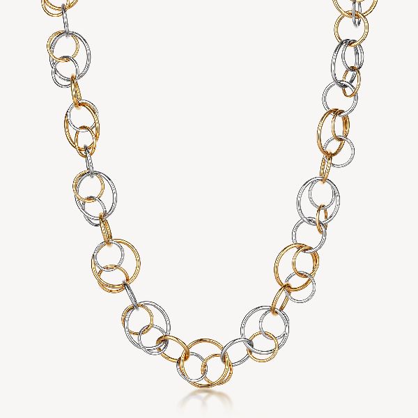 Collana in acciaio 316L e finitura pvd oro 14K, con cerchi intersecati.