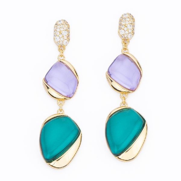 Orecchini top in pavè di zirconi clear e pendente a goccia bombata in cristallo violet e teal green
con frame dorato