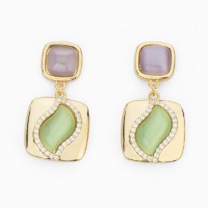 Orecchini top carr&egrave; con cat eye violet e pendente in brass dorato con intarsio a foglia verde mela ed frame di zircone clear