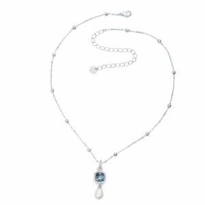 Collana catena saturno in brass rodiato con pendente carr&egrave; in cristallo blu montana e zirconi con perla di fiume crema  - misura regolabile