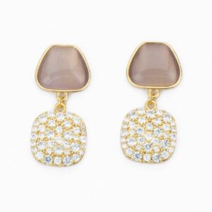 Orecchini top in cat eye violet e pendente in pav&egrave; di zirconi tanzanite su base in brass dorato
