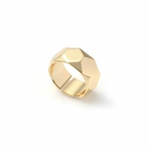 Anello dorato a fascia