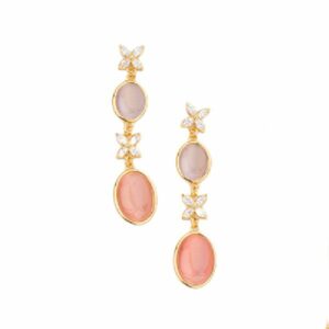 Orecchini top in brass dorato a forma di fiore con zirconi navette clear e pendenti ovali in cat eye tanzanite e rosa