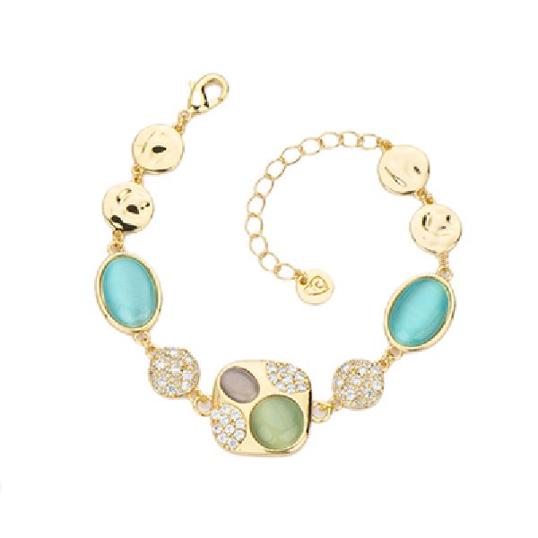Bracciale centrale in brass dorato con cat eye verde, tanzanite,pav?? di zirconi clear ed elementi martellati - Misura Regolabile