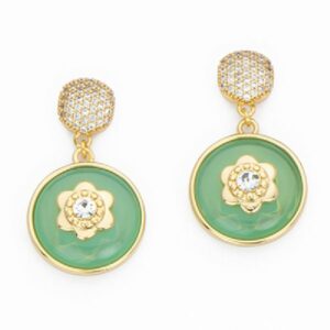 Orecchini top a carr&egrave; bombato in brass dorato e pav&egrave; di zirconi con pendente a bottone in cristallo jelly apple