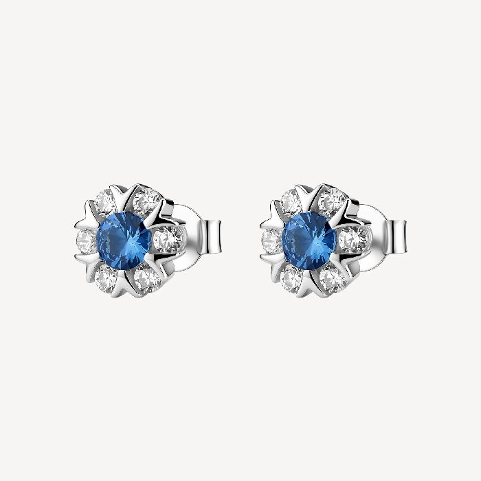 Orecchini a lobo in argento rodiato 925‰ a forma di fiore, con cubic zirconia chiari e cubic zirconia colore sapphire.