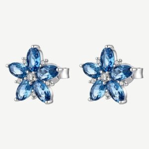 Orecchini a lobo in argento rodiato 925‰ a forma di fiore, con cubic zirconia chiari e cubic zirconia colore sapphire.