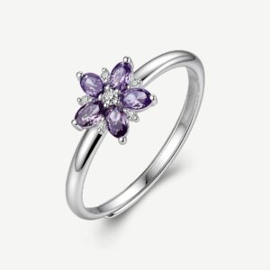 Anello regolabile in argento rodiato 925&permil; a forma di fiore, con cubic zirconia chiari e cubic zirconia colore amethyst.