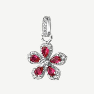 Pendente in argento rodiato 925&permil; a forma di fiore, con cubic zirconia chiari e cubic zirconia colore ruby.